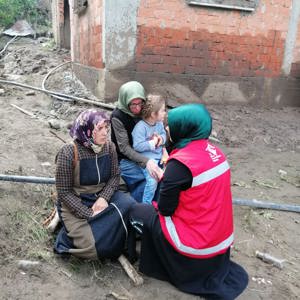 Psikososyal Destek Ekiplerimiz Araklı’da Selden Etkilenen Vatandaşlarımıza Psikolojik İlk Yardımda Bulundu - fotoğraf 4