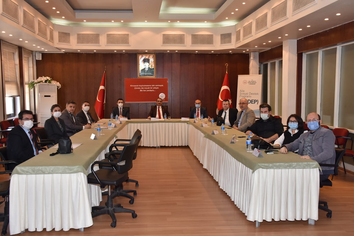 İlimizde incelemelerde bulunmak üzere Engelli ve Yaşlı Hizmetleri Genel Müdür Yardımcısı Önal İnaltekin, Yaşlı Hizmetleri Daire Başkanı Coşkun Gürboğa İl Müdürlüğümüzü ziyaret ettiler.