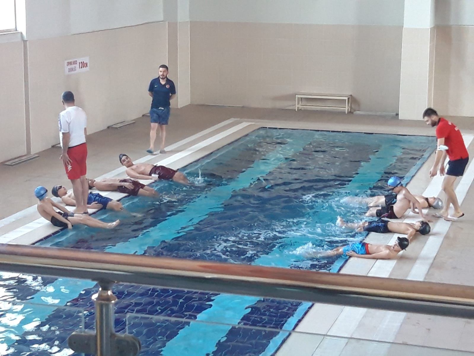 ÇOCUKLARIMIZ OLİMPİK HAVUZDA YÜZME ÖĞRENİYOR