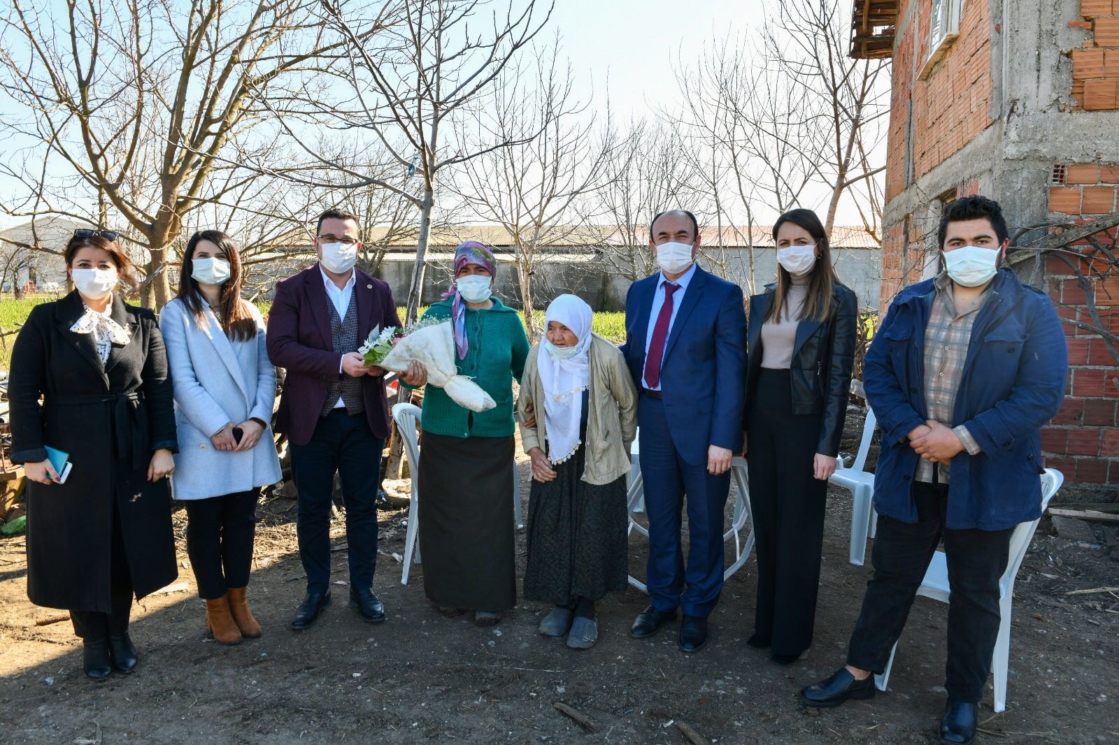 Mustafakemalpaşa Sosyal Hizmet Merkezimizce Hüsne Hanıma Kadınlar Günü Kutlaması