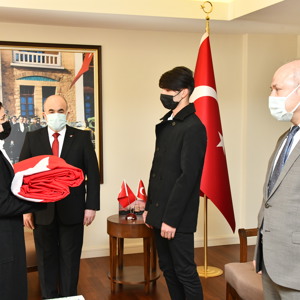 Şanlı Bayrağımızı Teslim Aldık - fotoğraf 1