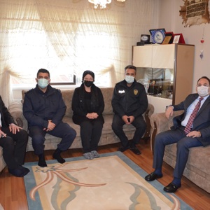 Dünya Kadınlar Günü’nde şehit anneleri ve eşleri unutulmadı - fotoğraf 1