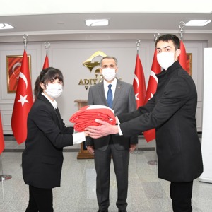 Şanlı Türk Bayrağı Şanlıurfa’dan Teslim Alınarak Gaziantep’e Uğurlandı - fotoğraf 1