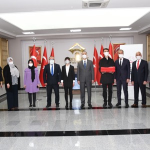 Şanlı Türk Bayrağı Şanlıurfa’dan Teslim Alınarak Gaziantep’e Uğurlandı - fotoğraf 2
