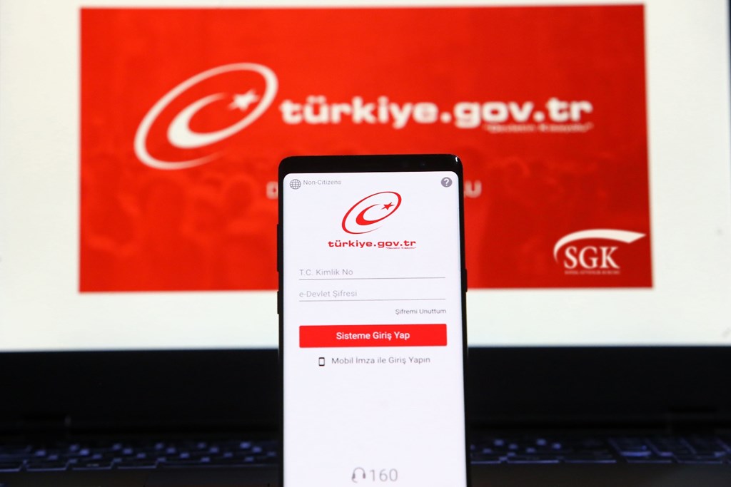 Bakan Selçuk: “SGK’ye Ait 5 Hizmet Daha e-Devlet’ten Sunulacak”