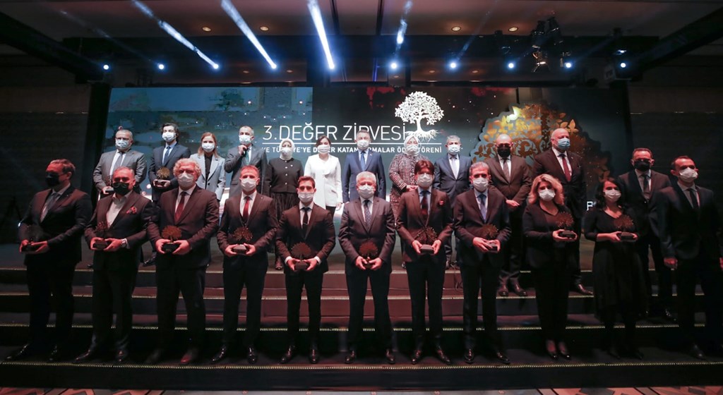 Bakan Selçuk, 3. Değer Zirvesi ve Türkiye'ye Değer Katan Markalar Ödül Töreni’ne Katıldı