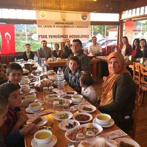 Koruyucu Ailelerimiz ve Evlat Edinme Ailelerimiz İle İftar Yemeği - fotoğraf 5