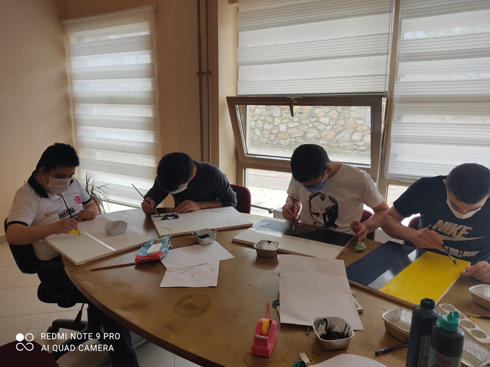 Tuvallerini Gönüllerince Boyadılar