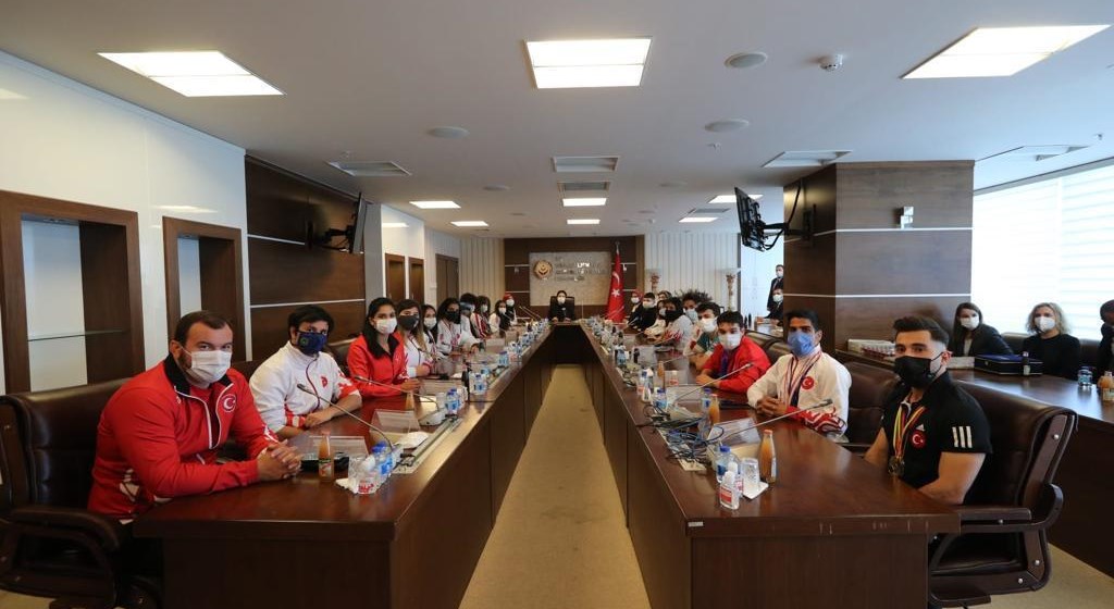 Bakan Yanık, 19 Mayıs’ta 19 milli sporcuyla buluştu