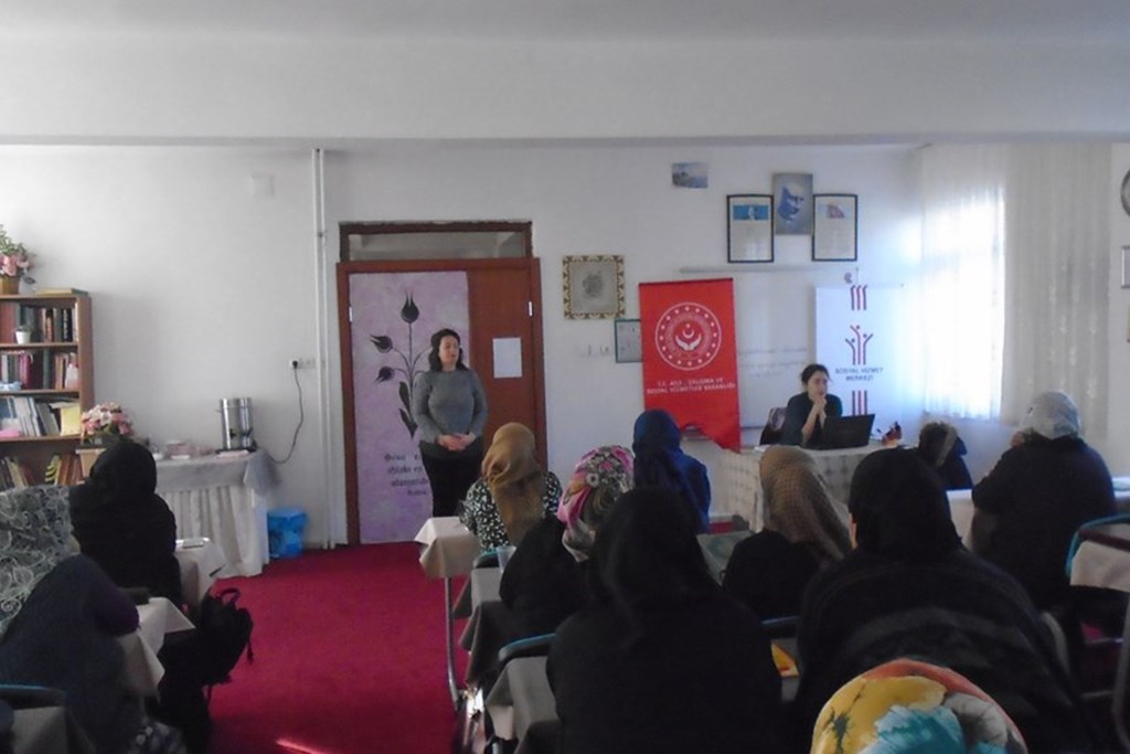 Bakanımız Sayın Yanık: “Aileyi güçlendirmek için düzenlediğimiz Aile Eğitim Programımızdan 2,2 milyon kişi yararlandı”