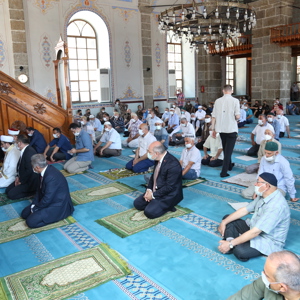 Şehitlerimiz için mevlid programı düzenlendi - fotoğraf 1