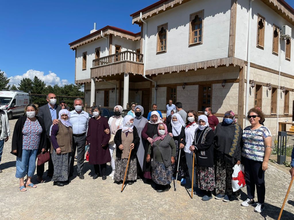 Hanımefendi Yıldırım: "Yaşlılarımız bizim dua pınarlarımızdır."