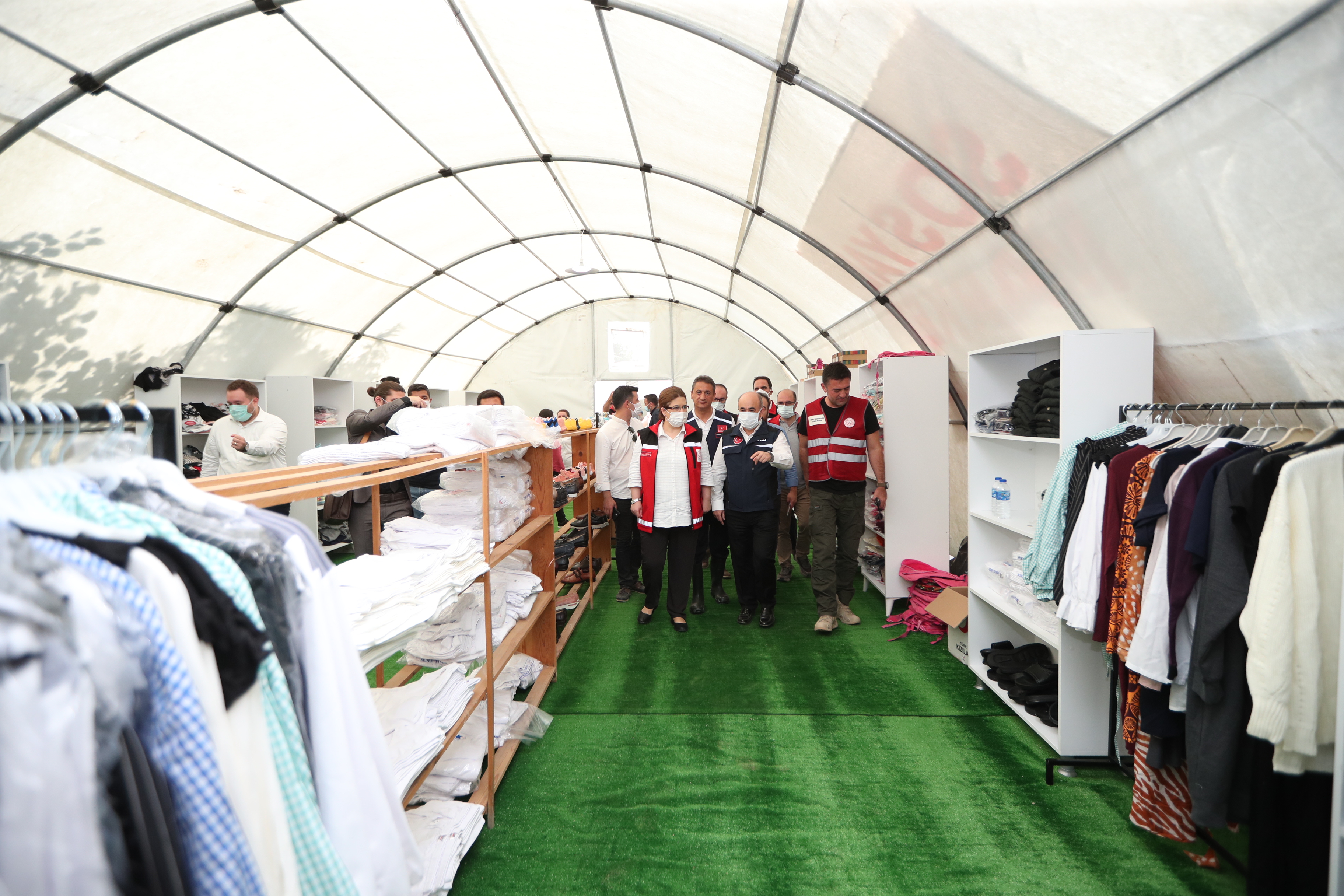 Bakanımız Derya Yanık: "Sosyal Marketlerimizden şu ana kadar 2 bin 963 vatandaşımız ihtiyaçlarını karşıladı"