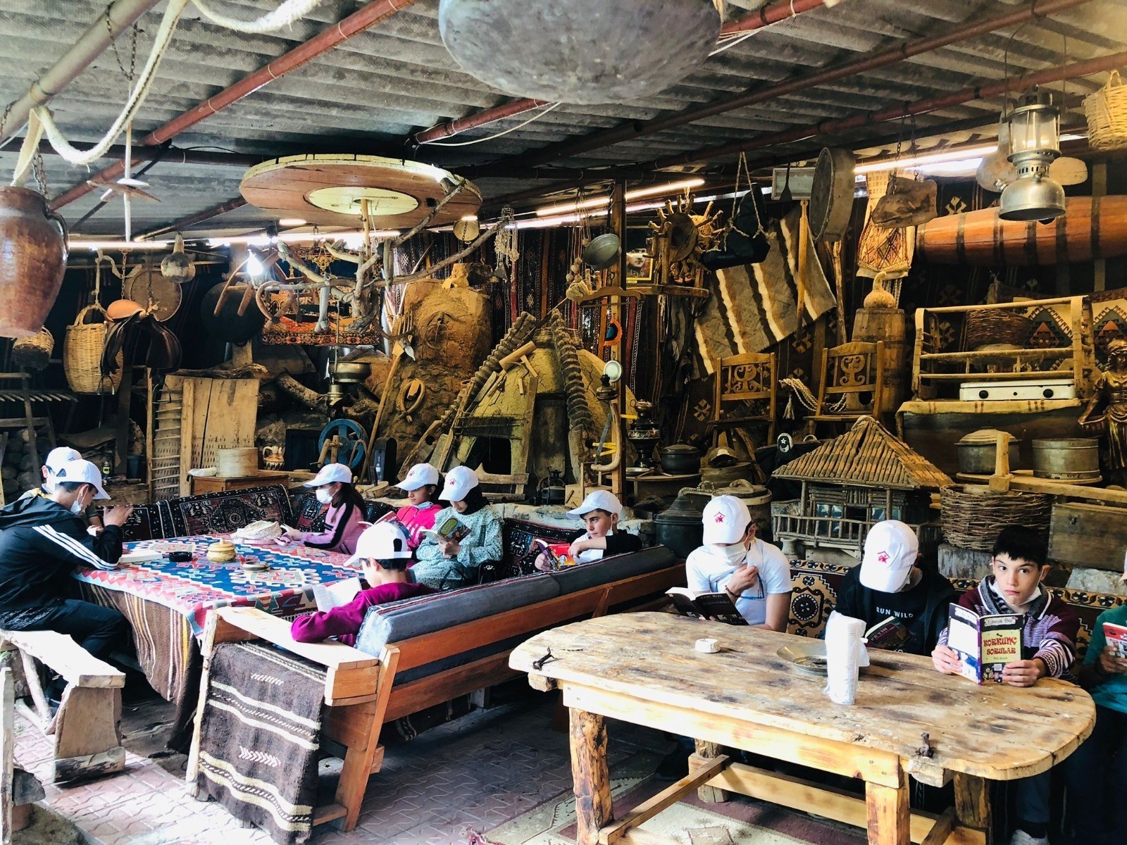 Sorgun Sosyal Hizmet Merkezi Okul Destek Projesi Kapsamında 5 bin 500 Yıllık Çadır Höyük’te Kazı Çalışmalarını Yerinde İnceledi