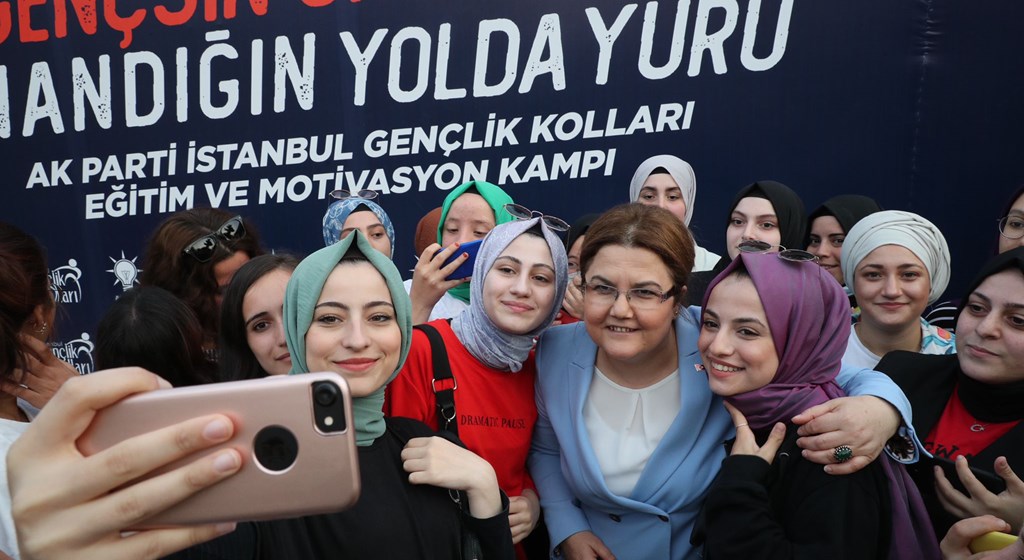 Aile ve Sosyal Hizmetler Bakanımız Derya Yanık Eğitim ve Motivasyon Kampında Gençlerle Bir Araya Geldi