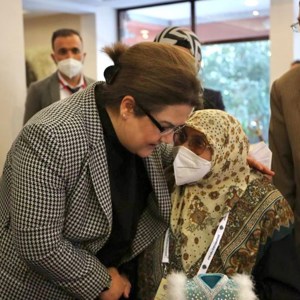 Cumhurbaşkanı Recep Tayyip Erdoğan'ın eşi Emine Erdoğan ve Aile ve Sosyal Hizmetler Bakanı Derya Yanık, “Küresel Krizler: Pandemi, Yaşlılar ve Dayanışma” Konferansında Yaşlılarla Bir Araya Geldi - fotoğraf 3