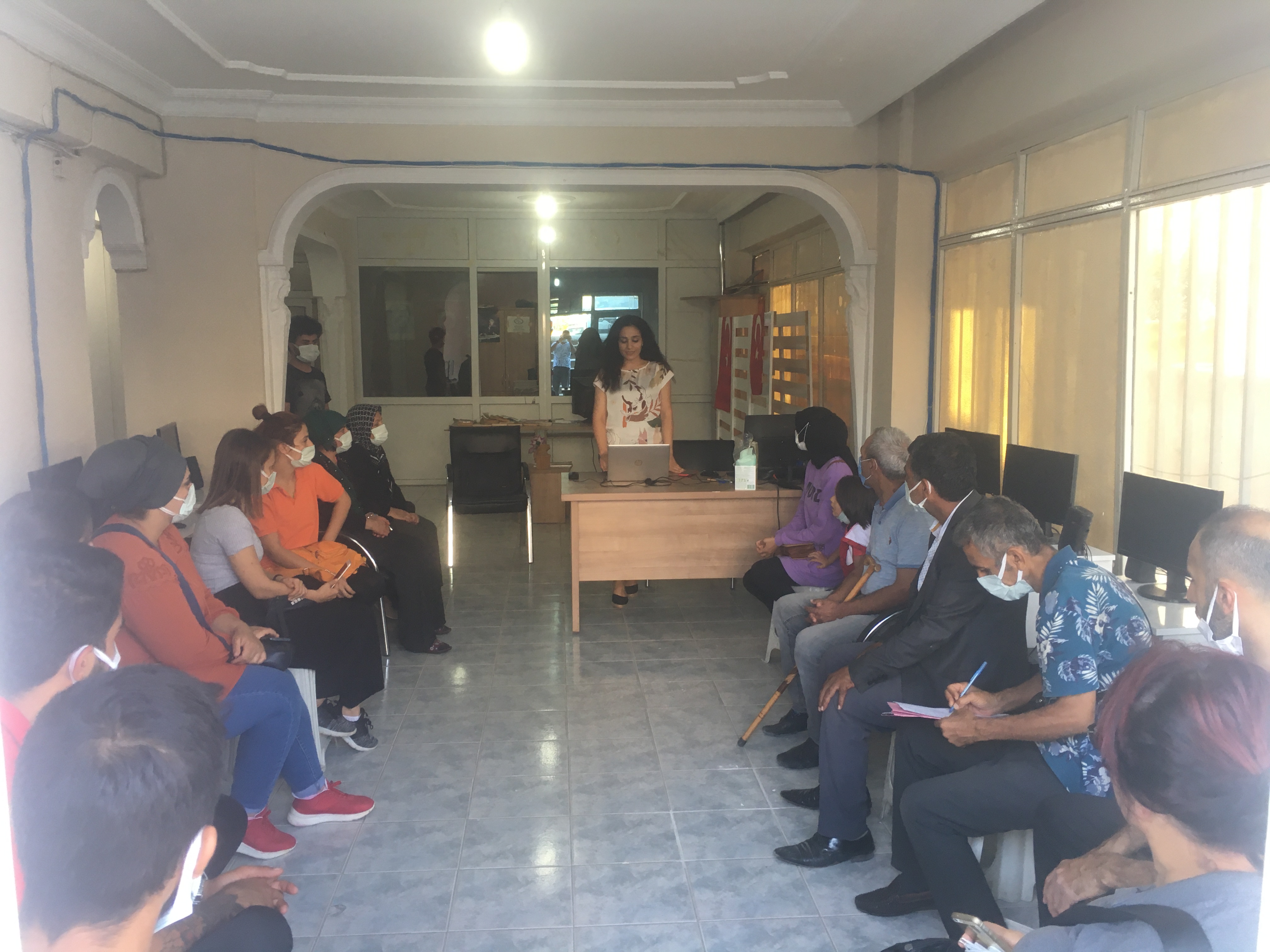 Roman vatandaşlara “Evlilik Öncesi Eğitim Programı kapsamında Evlilikte İletişim ve Yaşam Becerileri ” konulu seminer verildi.