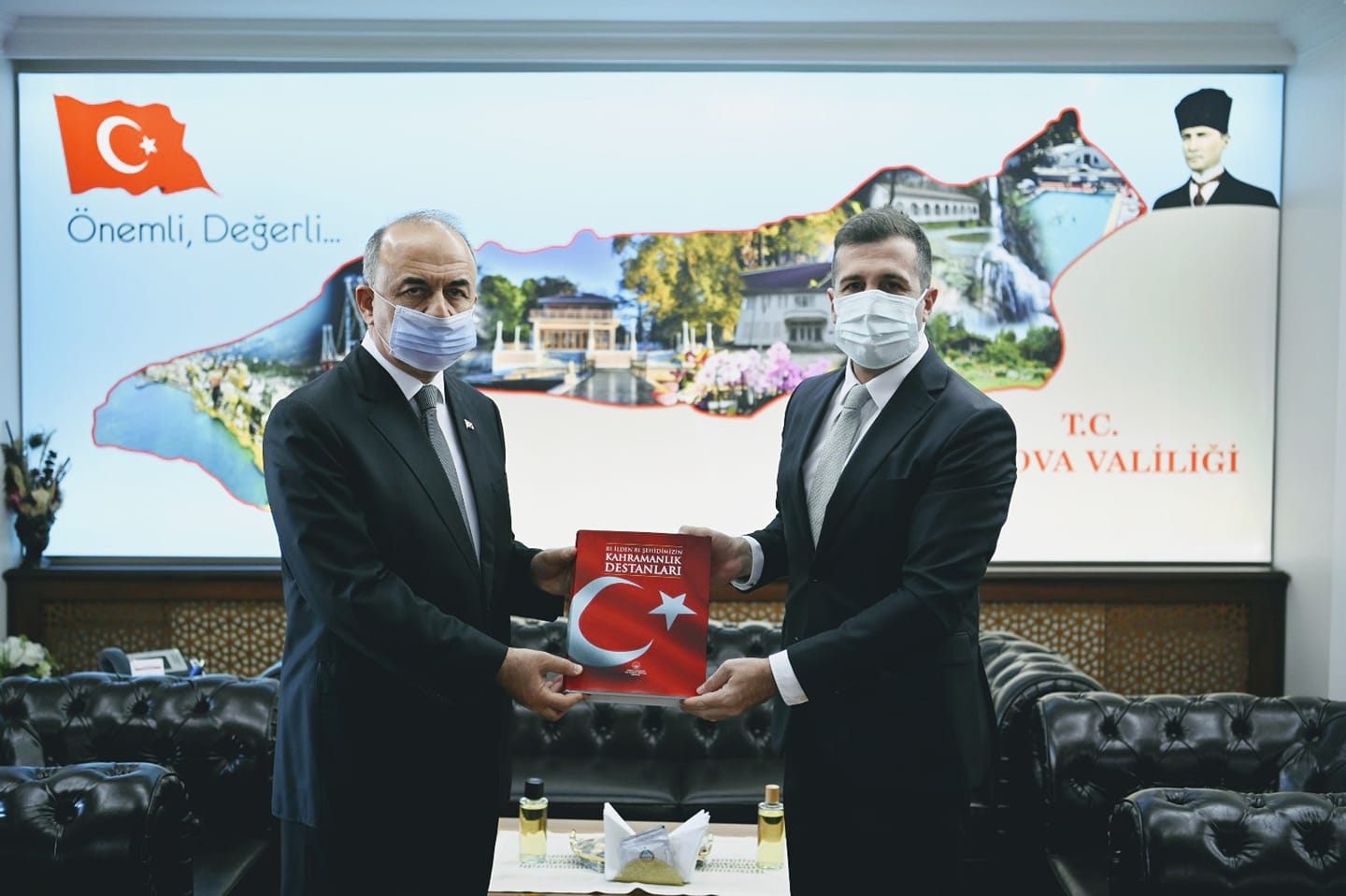 Valimiz Sayın Muammer EROL’a “81 ilden 81 Şehidimizin Kahramanlık Destanları” Kitabı Takdim Edildi.