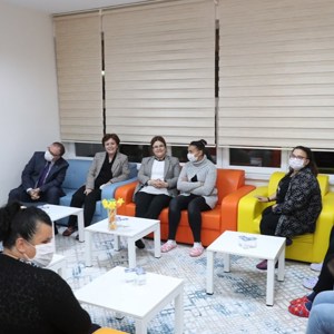 Bakanımız Derya Yanık Karabük'te Ziyaretlerde Bulundu - fotoğraf 18