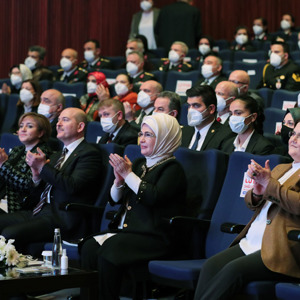 Emine Erdoğan Hanımefendi ve Bakanımız Derya Yanık "Kadına Yönelik Şiddete Karşı Uluslararası Mücadele Günü Paneli"ne katıldı - fotoğraf 1