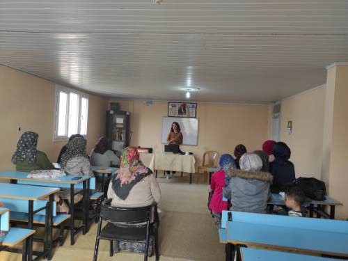 Reyhanlı Sosyal Hizmet Merkezi tarafından Zeynel Abidin Kadın Kur’an Kursu yararlanıcılarına “Kadına Yönelik Şiddetle, Erken Yaşta ve Zorla Evliliklerle Mücadele ” konulu eğitim verildi.