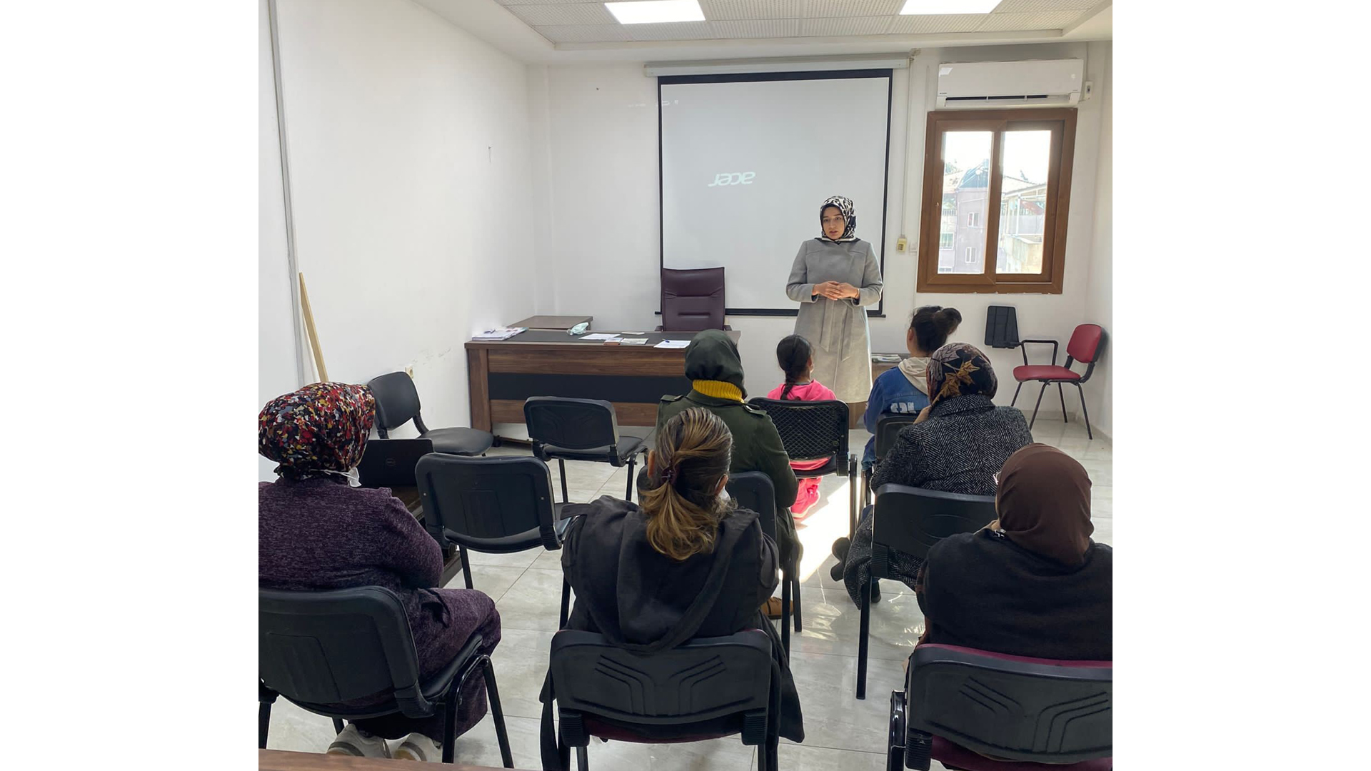 Altınözü ADEM kursiyerlerine yönelik  ‘’Bilinçli Medya Kullanımı” konulu seminer verildi.