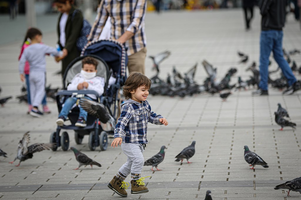 Bakanımız Derya Yanık: “İhtiyaç sahibi ailelerimizin çocukları için bu ay toplam 236 milyon TL Sosyal ve Ekonomik Destek (SED) ödüyoruz”