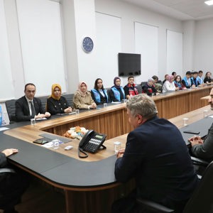 Çocuk Hakları Ekseninde COP31 Karadeniz Zirvesi Kapsamında İlimize Gelen Heyet, Vali Erol'u Ziyaret Etti - fotoğraf 2