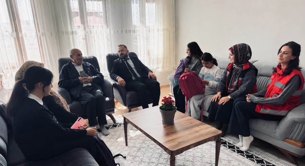 11 Ekim Dünya Kız Çocukları Günü vesilesiyle, Sayın Kaymakamımızın destek ve himayelerinde anlamlı bir hane ziyareti gerçekleştirdik. 