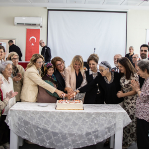 İyilik Var: Değerli Büyüklerimizle Gönülden Bir Buluşma - fotoğraf 4