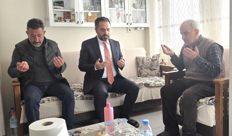 İl Müdürümüz Mahmut SELÇUK, eşi Nevin ÇOĞU’nun vefatı dolayısıyla malul gazimiz Lütfü ÇOĞU’ya taziye ziyaretinde bulundu. 