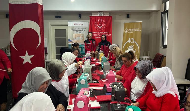 Bayrağımızı İlmek İlmek Gururla İşledik