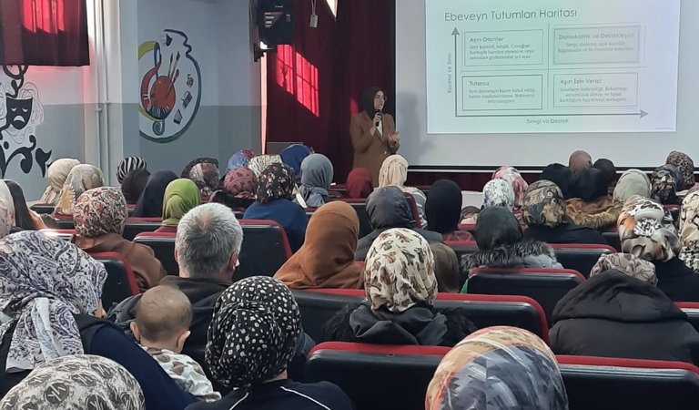 Merkez TOKİ İlkokulunda Velilere Yönelik Eğitim Düzenlendi.