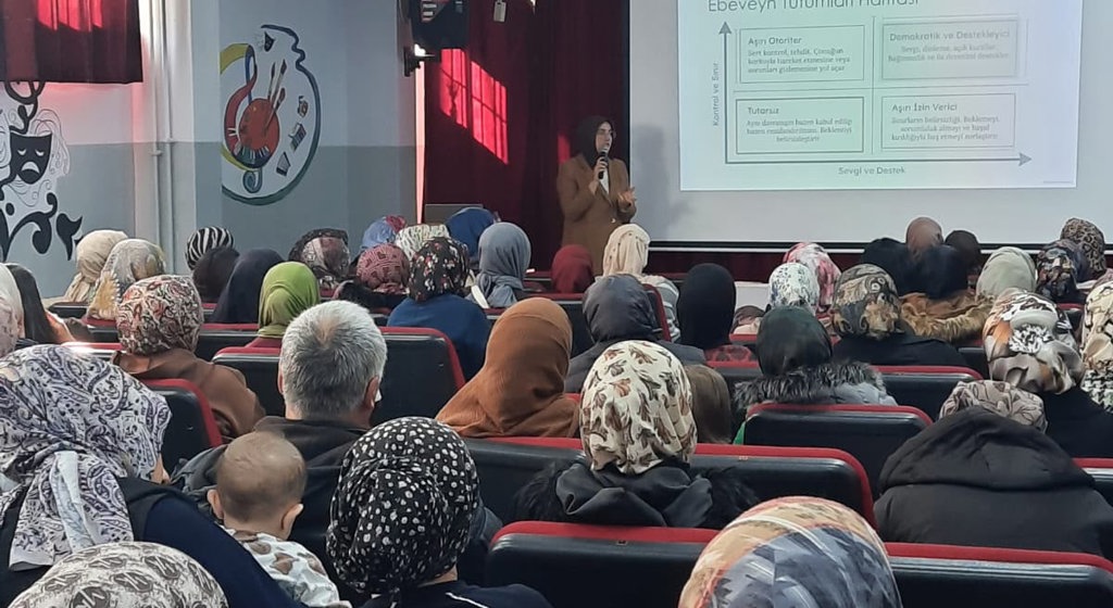 Merkez TOKİ İlkokulunda Velilere Yönelik Eğitim Düzenlendi.