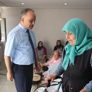 Dr. İsmail Işık Huzurevimizde Sıkma Etkinliği Düzenlendi - fotoğraf 2