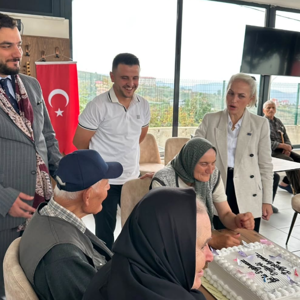 Ekim Ayında Doğan Yaşlılarımız İçin Doğum Günü Organizasyonu Düzenlendi. - fotoğraf 1