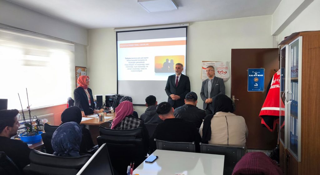 İl Müdürümüz Emre Çalğan Göksun Sosyal Hizmet Merkezi Müdürlüğünü Ziyaret Etti