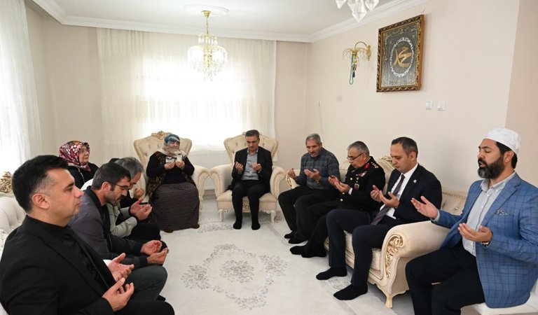 Şehit Piyade Er Mevlüt Gençoğlu’nun Ailesine Ziyaret