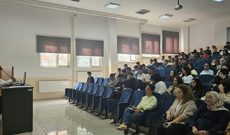 Üniversite Öğrencilerine Evlilik Öncesi Eğitim Verildi