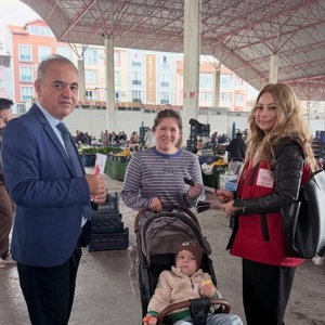  İl Müdürlüğümüze bağlı Burdur SOSYAL HİZMET MERKEZİ Müdürlüğümüz tarafından Merkez Salı Pazarı’nda vatandaşlarımızla bir araya gelinerek bilgilendirme faaliyeti gerçekleştirildi. - fotoğraf 2