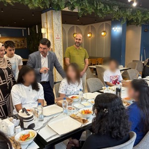 İl Müdürümüz Murat Karaarslan, Musa Cihaner Çocuk Evleri Sitesi’nde Yetişen Çocuklarımızla Anlamlı Bir Akşam Yemeğinde Buluştu - fotoğraf 1