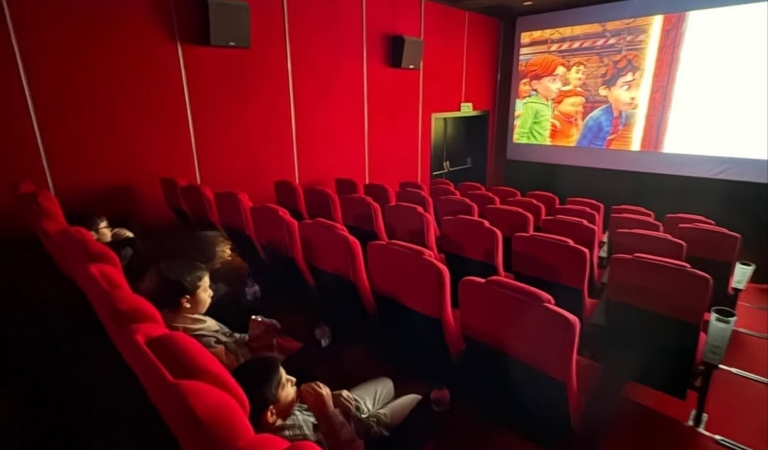 80. Yıl Çocuk Evleri Sitesinde Çocuklara Yönelik Sinema Etkinliği Düzenlendi