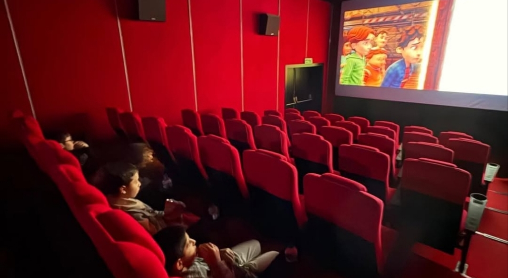 80. Yıl Çocuk Evleri Sitesinde Çocuklara Yönelik Sinema Etkinliği Düzenlendi