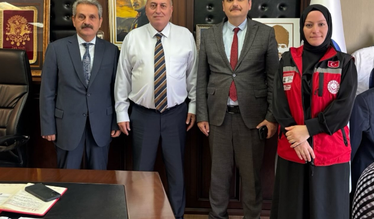 Beşikdüzü Belediye Başkanı Burhan Cahit Erdem Makamında Ziyaret Edildi. 