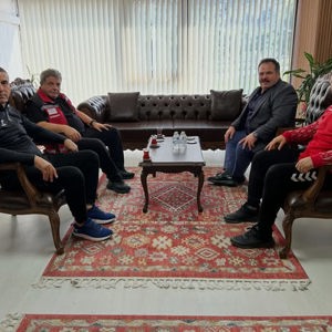 Türkiye İşitme Engelliler Spor Federasyonu Başkanı Dursun Gözel ve beraberindeki heyet, İl Müdürümüz Harun Tan’ı ziyaret etti. - fotoğraf 1