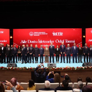 Bakanımız Göktaş, Kocaeli'de "Aile Dostu İşletmeler Ödül Töreni"nde konuştu - fotoğraf 9