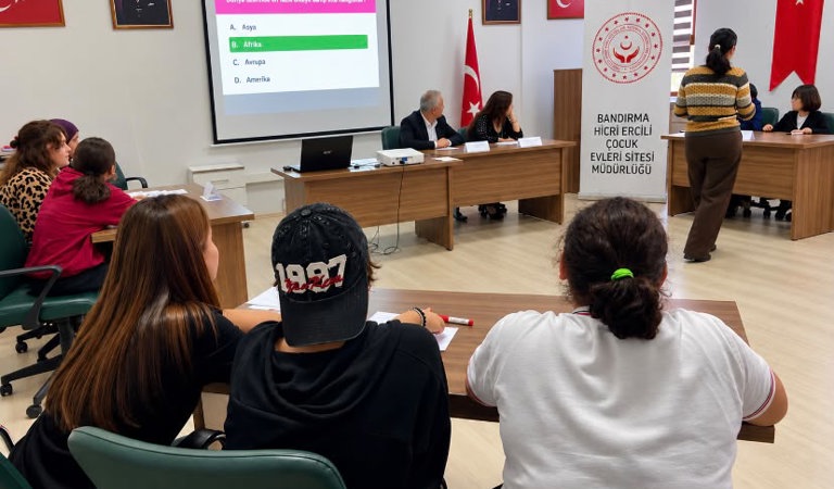 Bandırma Hicri Ercili Çocuk Evleri Sitesinde Çocuklarımızla Geleneksel Bilgi Yarışması Düzenlendi