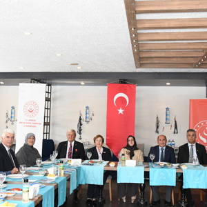Şehit Yakınları ve Gazi Dernek Başkanları ile Eşleri Onuruna Yemek Programı Düzenlendi - fotoğraf 6