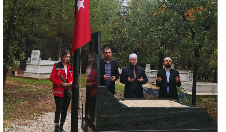 Kahraman Şehitlerimizin Kabirleri Ziyaret Edildi