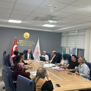 İl Müdürlüğümüz toplantı salonunda İl Müdürümüz Mustafa ÇAKIR başkanlığında İl Müdür Yardımcımız Eylem ÇAVDAR, İl Müdür Yardımcımız Eray PAŞABEYOĞLU, şube müdürlerimiz ve  ilgili birim sorumluları ile; - fotoğraf 2
